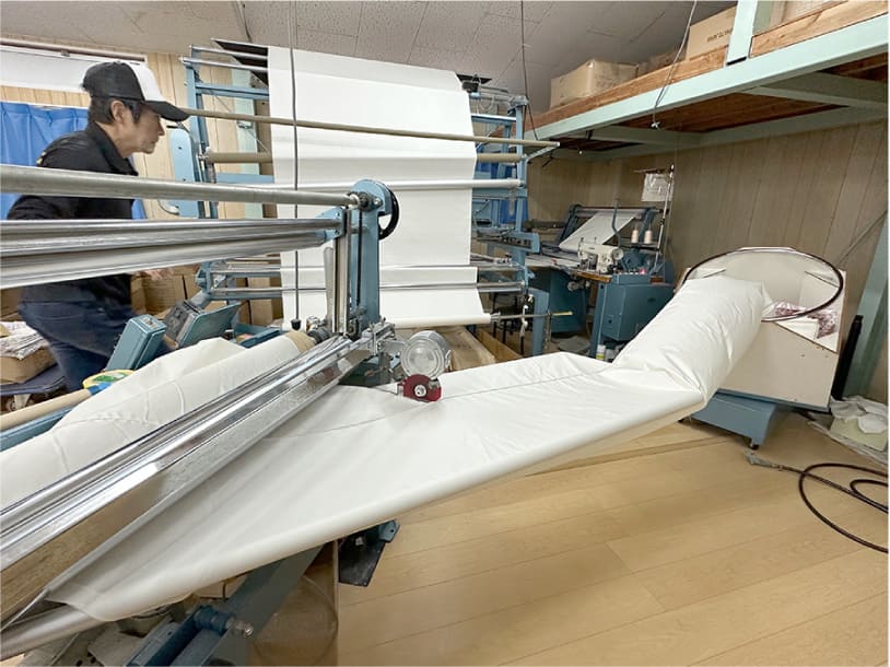 バイヤス用の生地裁断マシーン