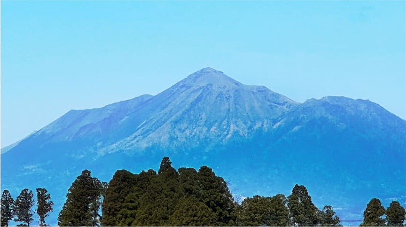 高千穂連山の麓で